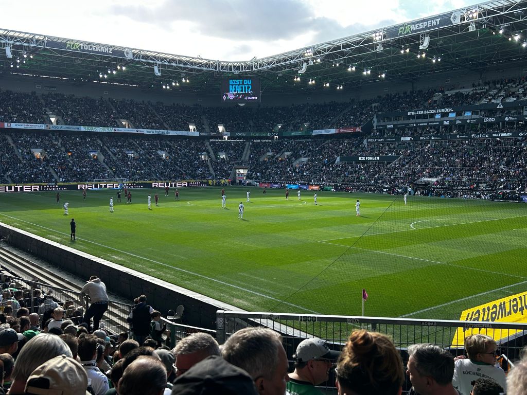 Disziplinierte Defensive siegt gegen zahnlose Leipziger – Spielanalyse BMG vs RaBa Leipzig&nbsp;(1:0)